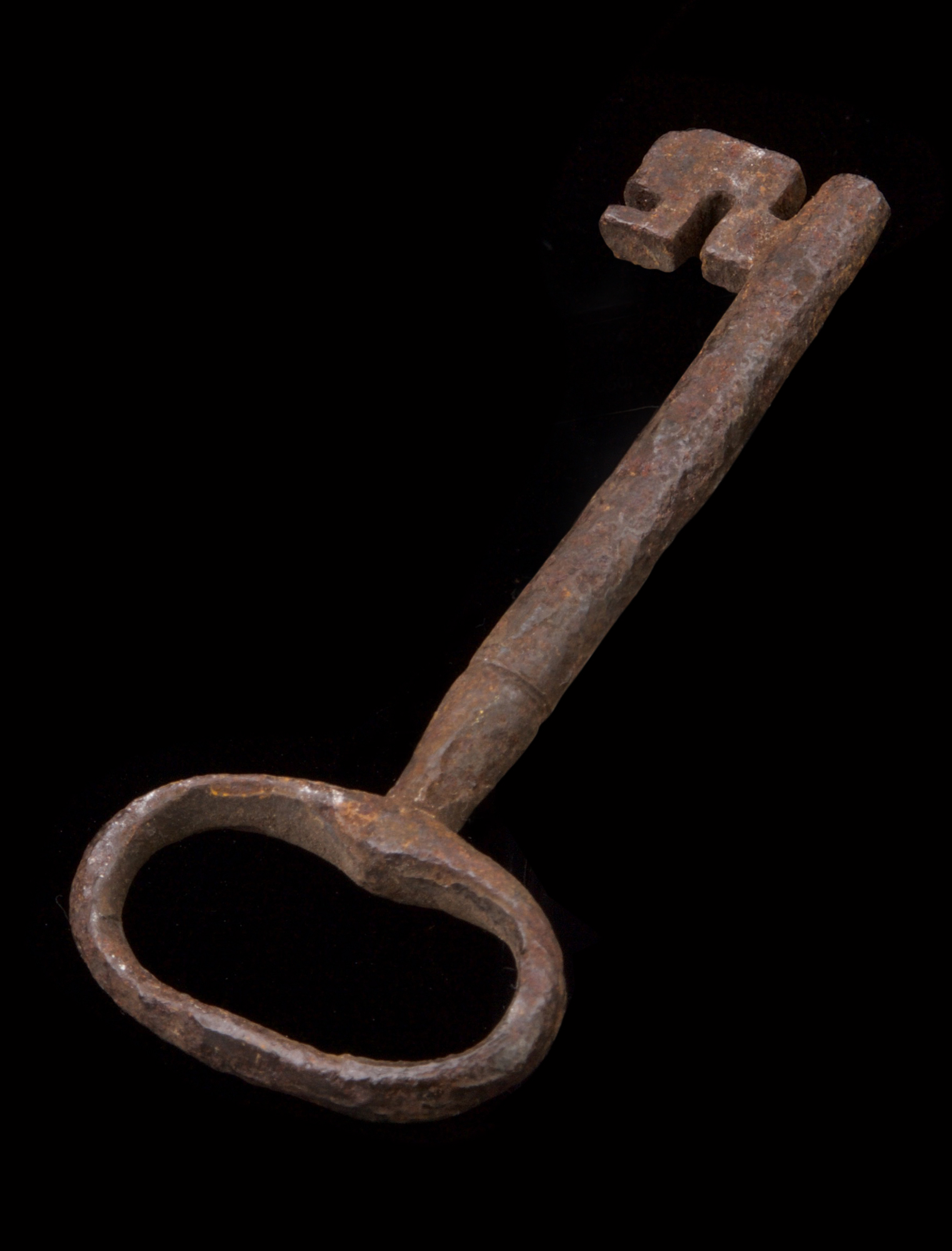 Vintage Medium Oval Scalloped Head Iron Key